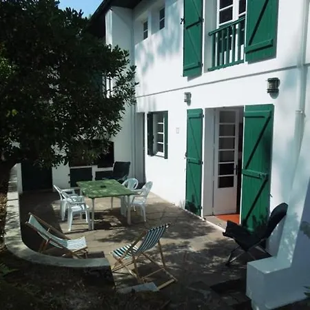 Etchederra - Hossegor Années 50 Sur Terrain Pentu Et Clos Située à 300m De L'océan Et à Environs 500m Du Centre Villa Soorts-Hossegor